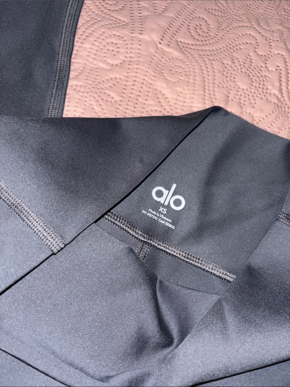 ALO Performance Leggings - Picture 3 of 4